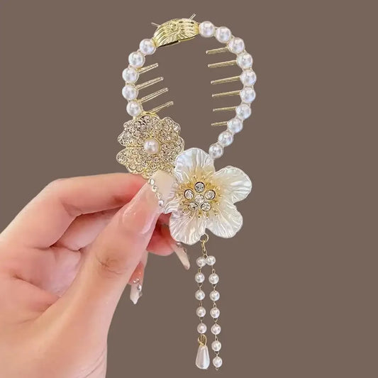 Pearl Detailed Flower Bow Knob Buckle